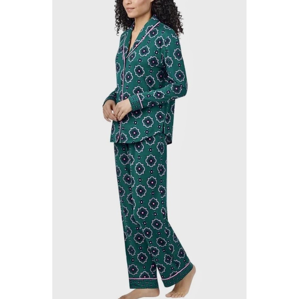 Room Service Women's 2 Piece Shawl Collar Pajama Set, Green, Size: Medium, New